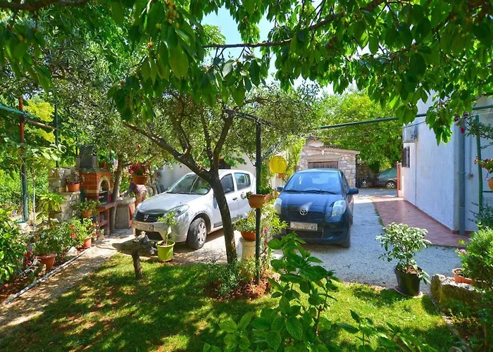 Spacious With Garden بوريتش