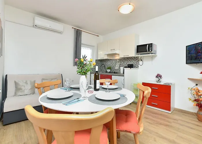 Spacious With Garden شقة