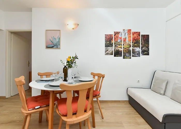 Spacious With Garden شقة