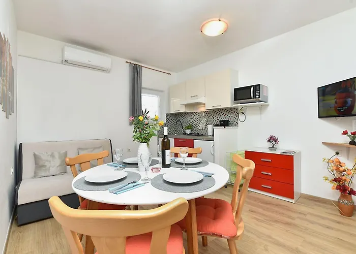 Spacious With Garden شقة بوريتش