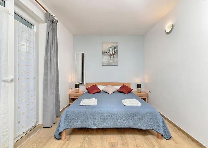 Spacious With Garden بوريتش