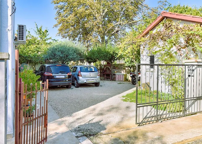 Spacious With Garden بوريتش