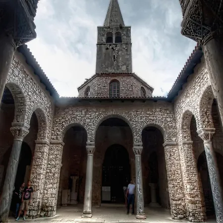 Apartman Spacious With Garden Poreč