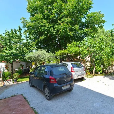 Apartman Spacious With Garden Poreč