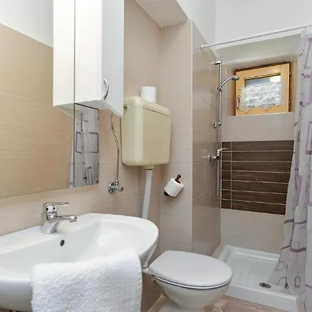 Spacious With Garden Apartman *