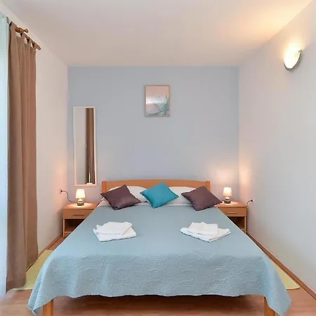 Spacious With Garden Apartmán *