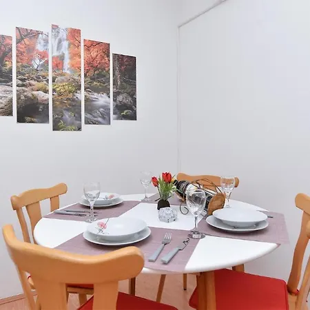 Spacious With Garden Apartman *