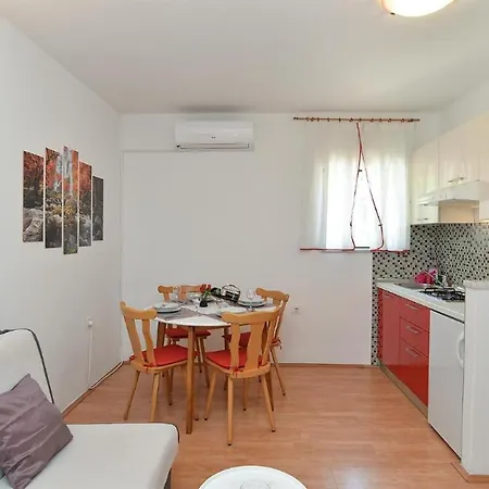 Spacious With Garden Apartmán *