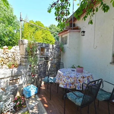 Spacious With Garden Poreč