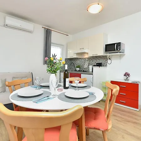 Spacious With Garden Appartement