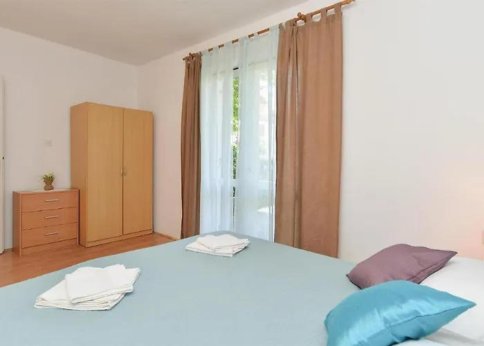 Spacious With Garden *