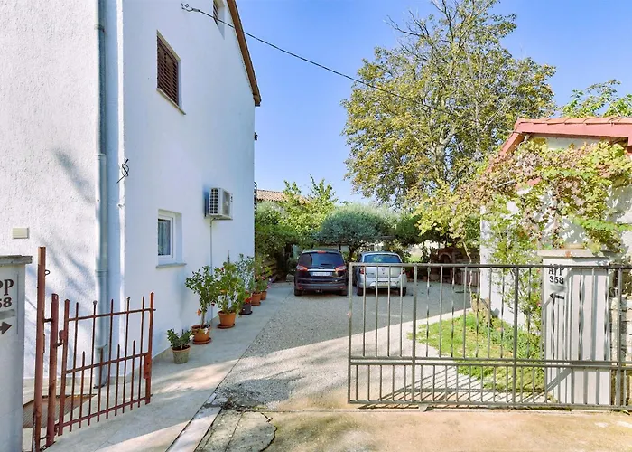 Apartamento Spacious With Garden Poreč